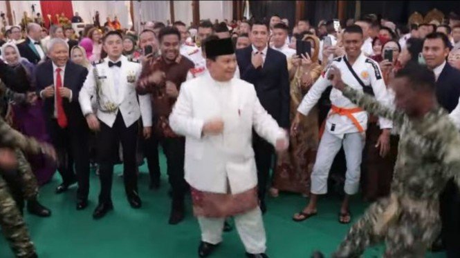 Momen Prabowo Subianto menari Sajojo