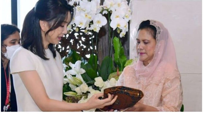 Momen akrab Iriana Jokowi dan Kim Keon-hee
