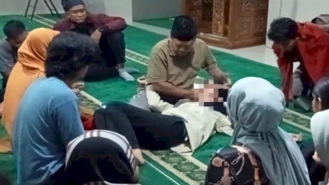 Viral Mahasiswa STIKS Makassar Kesurupan Massal sedang Dirukiah