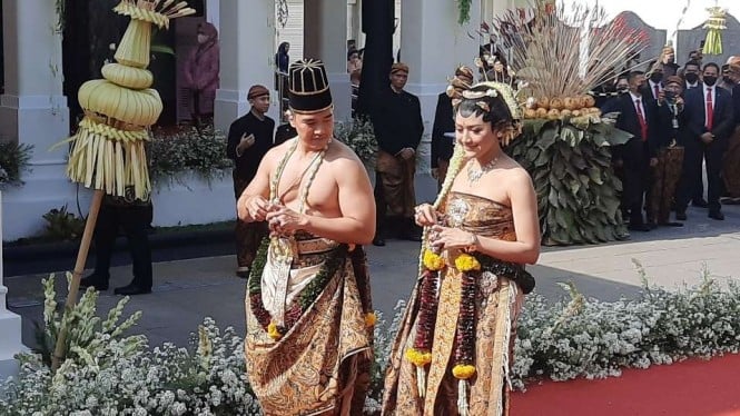 Kaesang Pangarep dan Erina Gudono dalam upacara ngunduh mantu di Loji Gandrung,
