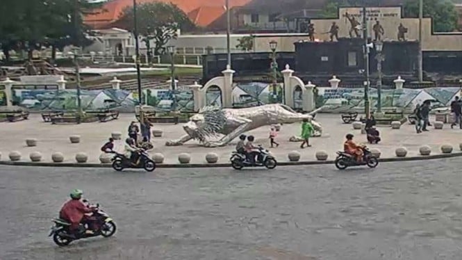 Tangkapan layar suasana arus lalu lintas di Titik Nol Kilometer Yogyakarta dari CCTV Dinas Kominfo Daerah Istimewa Yogyakarta, Kamis, 28 Oktober 2021.