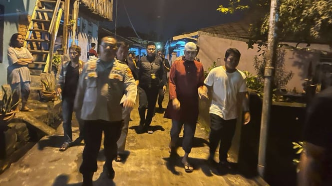 Warga dan polisi datangi Panti Asuhan Fisabilillah Al Amin,Palembang