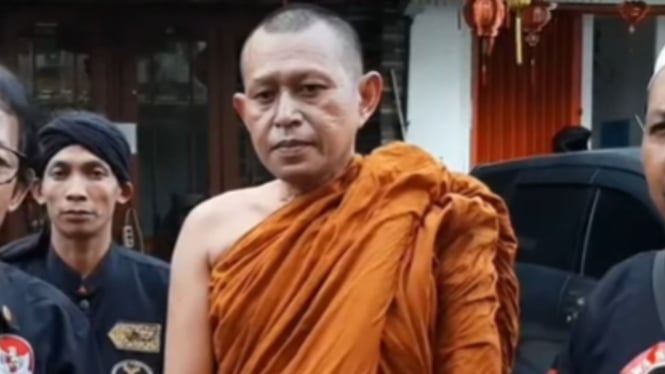 Bhante Wawan, seorang biksu Indonesia yang melaksanakan Thudong