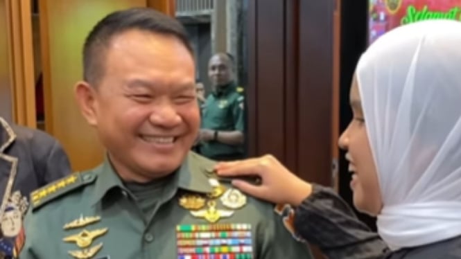 Putri Ariani hitung bintang di pangkat Jenderal TNI dudung Abdurachman